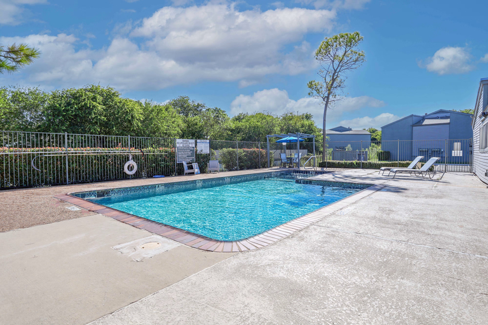 Dakota Apartments pool